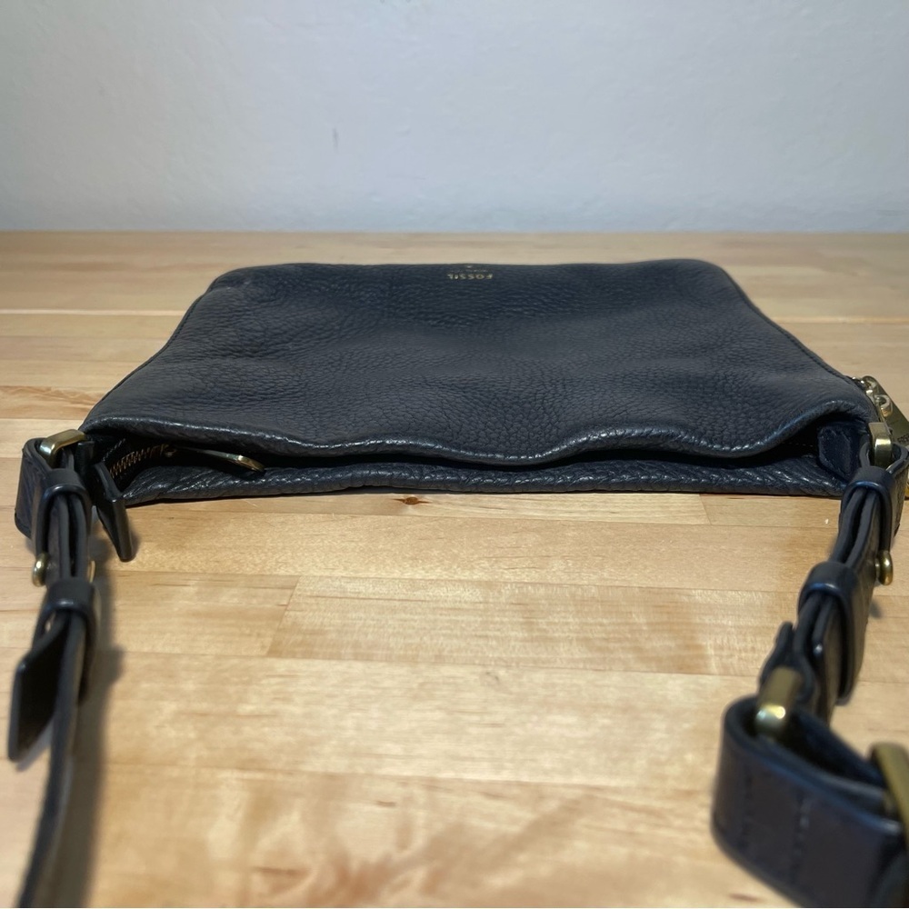 Fossil Crossbody Black Leather Bag - Picture 8 of 14